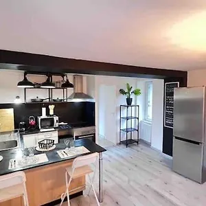 Logement Moderne Au Coeur Du Village Saint-Georges-de-Luzençon