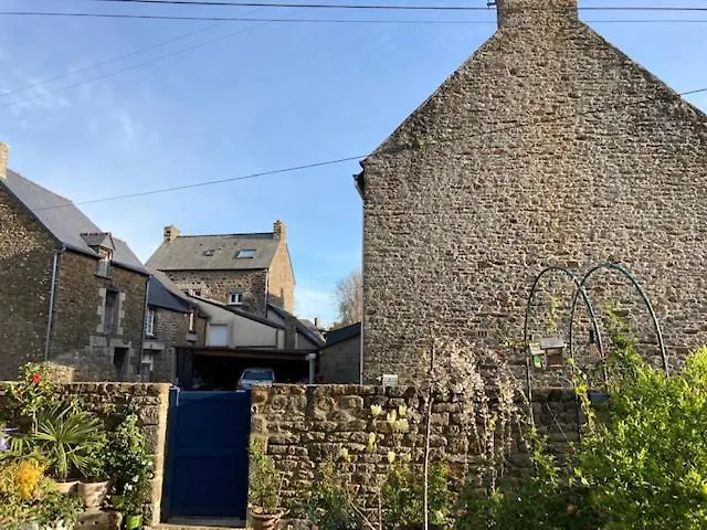 Guest house Appel A La Beaute Hotel La Vicomte-sur-Rance France